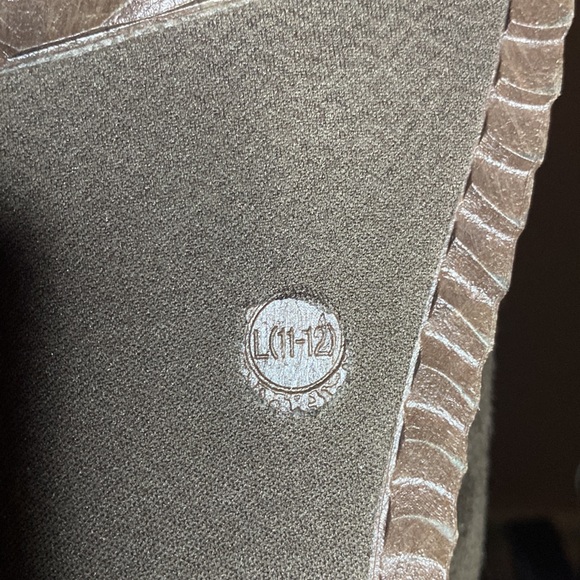 Men’s Brown Banana Republic Slippers - Picture 7 of 7